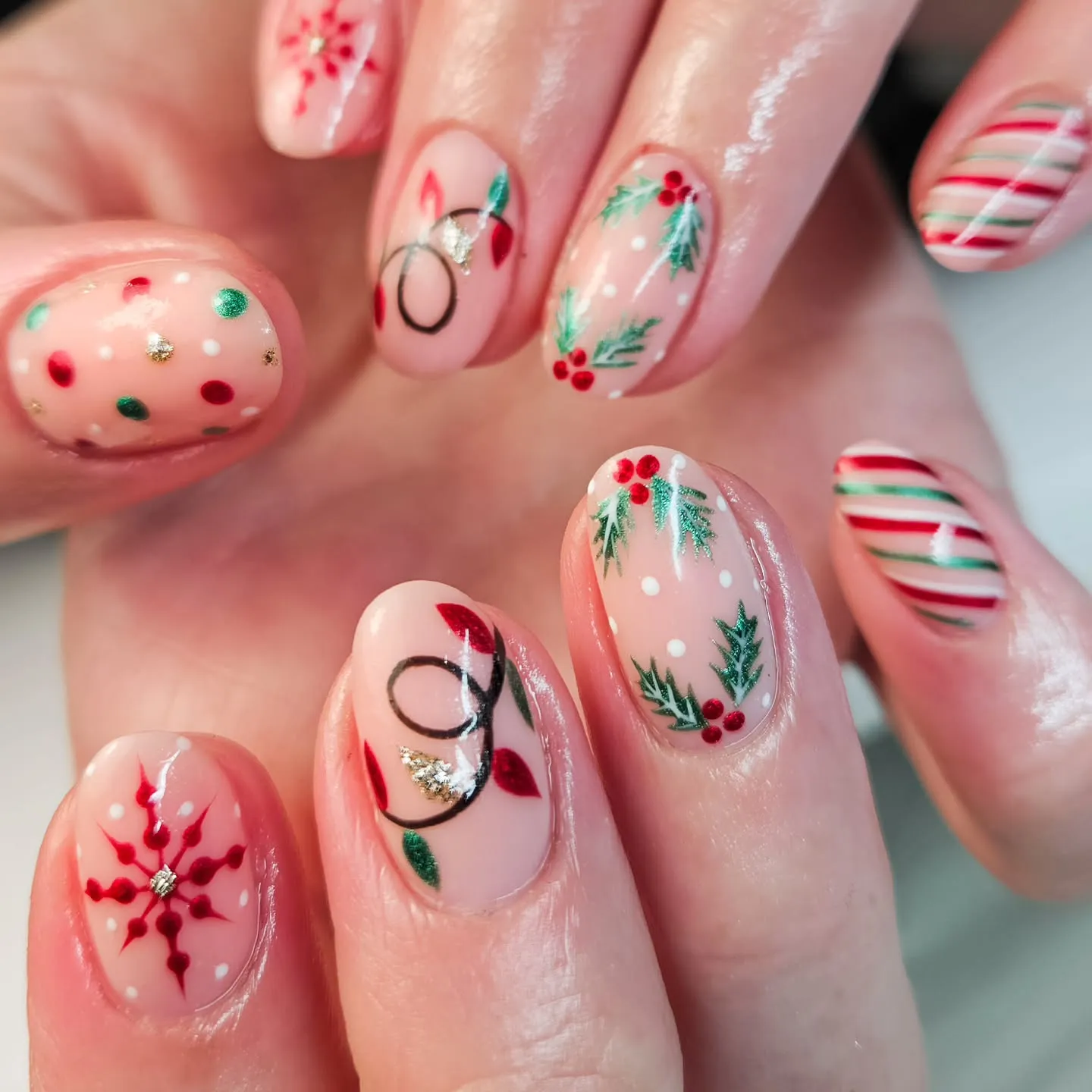 These short Christmas nail art designs by @thebeautyhq are full of cozy charm — with candy cane stripes, holly sprigs, red and green dots, and delicate snowflakes. It’s a timeless Christmas nails inspiration look that feels festive without being over the top.
